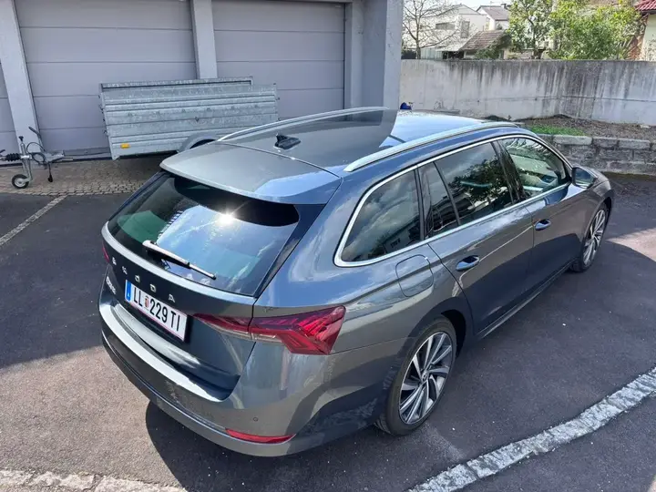 Skoda Octavia Combi 2021 photo 2