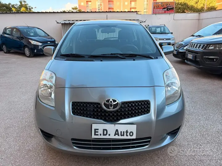 Toyota Yaris 2006 photo 2