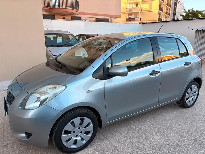 Toyota Yaris 2006 photo 3