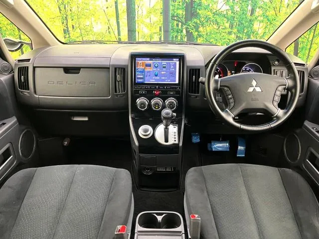 Mitsubishi Delica D:5 2016 photo 2
