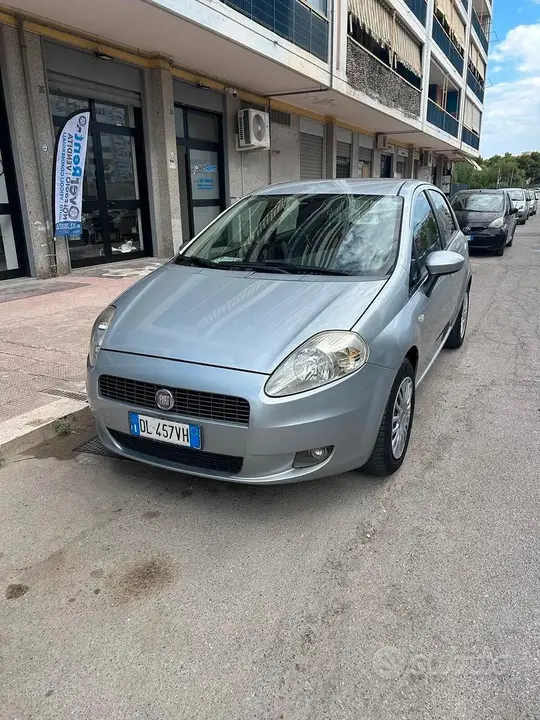 Fiat Grande Punto 2007 photo 2