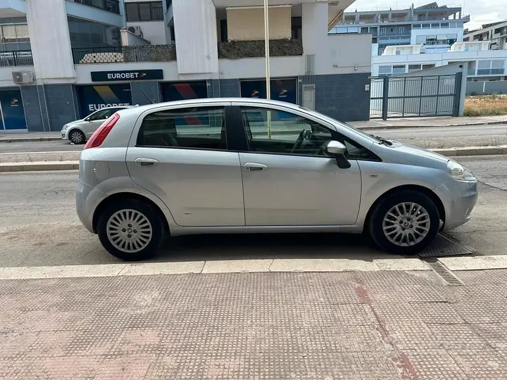 Fiat Grande Punto 2007 photo 3