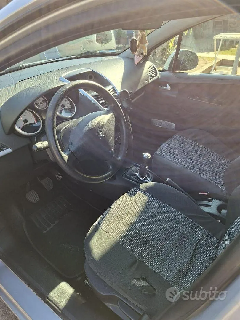 Peugeot 207 2007 photo 2