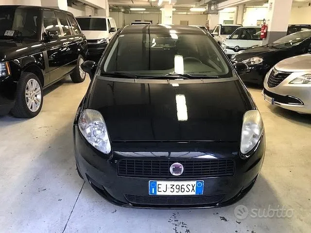 Fiat Grande Punto 2011 photo 3