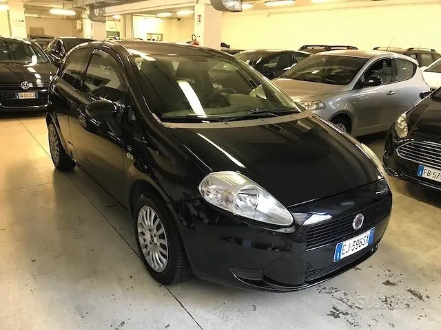 Fiat Grande Punto 2011 photo 4