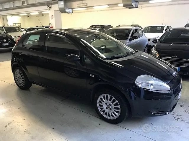 Fiat Grande Punto 2011 photo 5