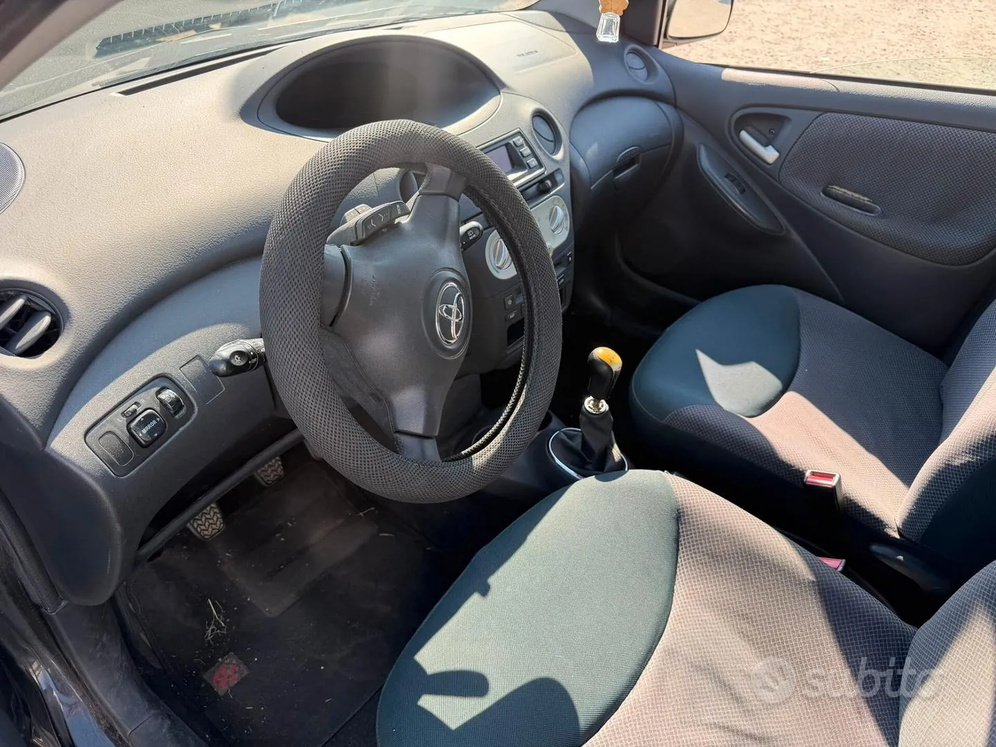 Toyota Yaris 2004 photo 2