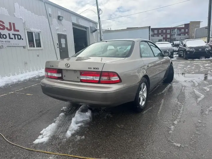 Lexus Es 300 2000 photo 2