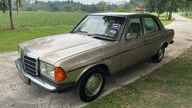 Mercedes-Benz 230E