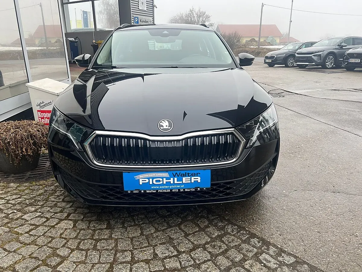 Skoda Octavia 2025 photo 2