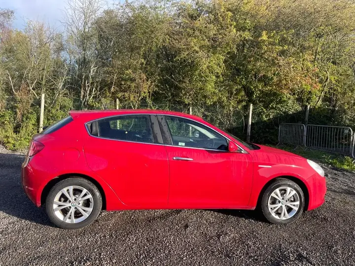 Alfa Romeo Giulietta 2013 photo 3