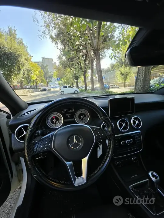 Mercedes-Benz A 180D 2015 photo 3