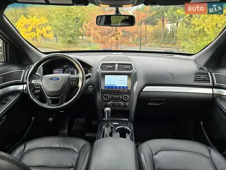 Ford Explorer 2017 photo 2