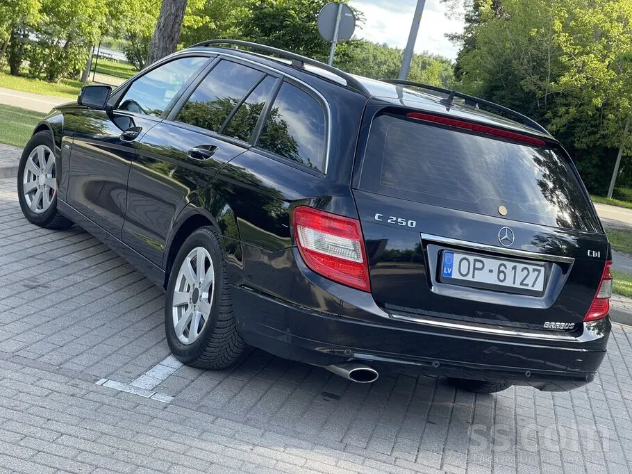 Mercedes-Benz C250 2010 photo 2