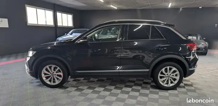 Volkswagen T-Roc 2022 photo 2