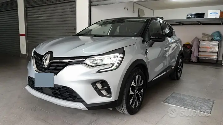 Renault Captur 2023 photo 2
