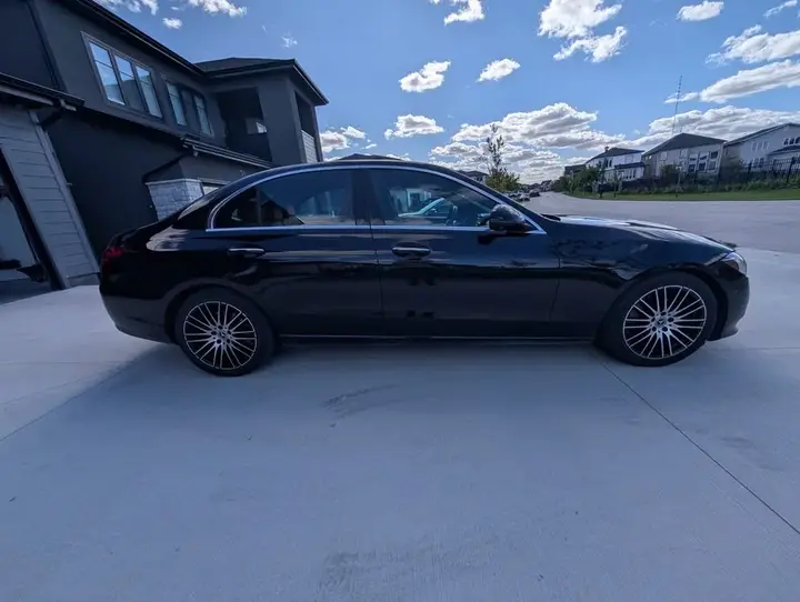 Mercedes-Benz C300 2023 photo 3
