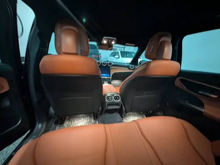 Mercedes-Benz C300 2023 photo 4