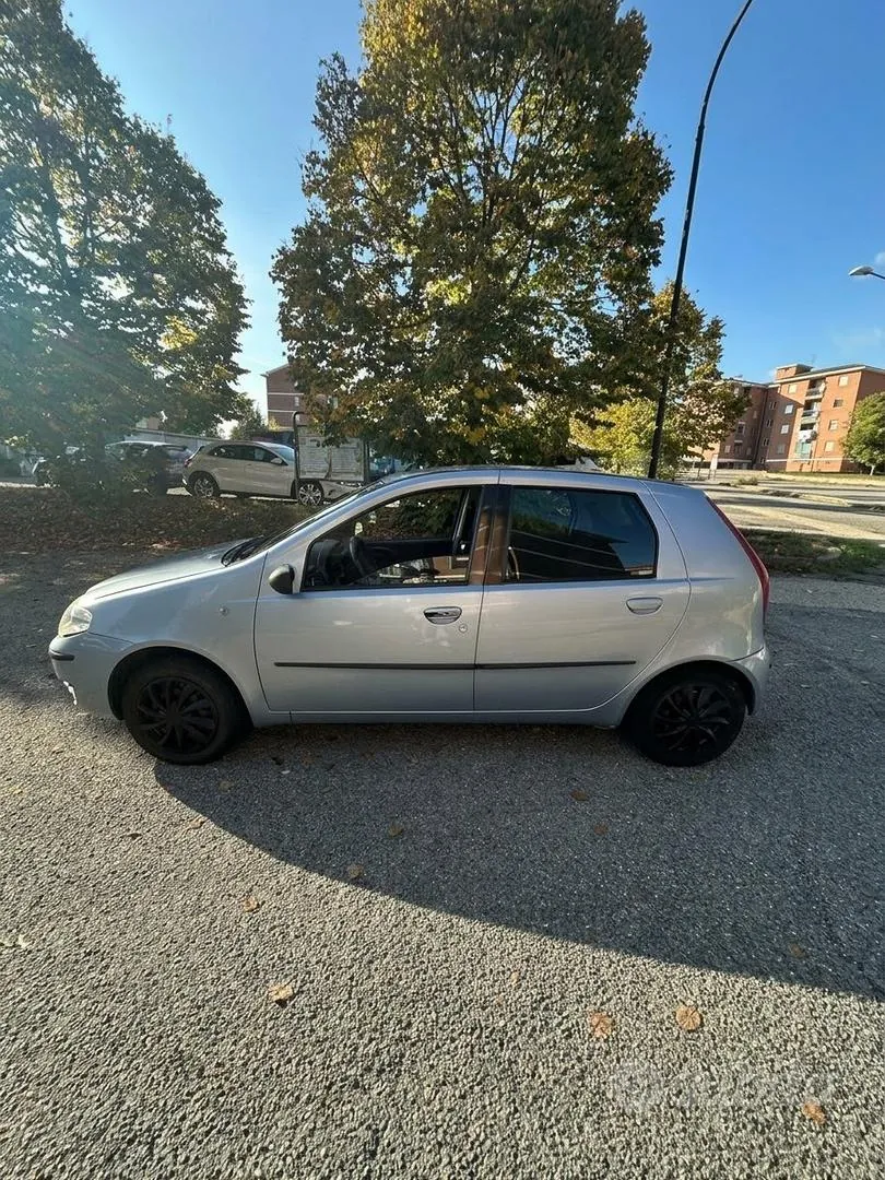 Fiat Punto 2008 photo 2