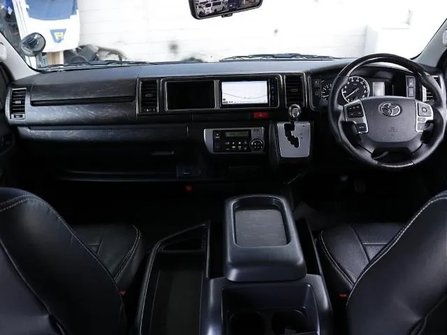 Toyota Hiace Wagon 2022 photo 2