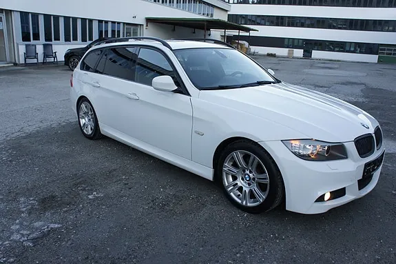 BMW 318I 2010 photo 3