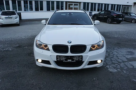 BMW 318I 2010 photo 2