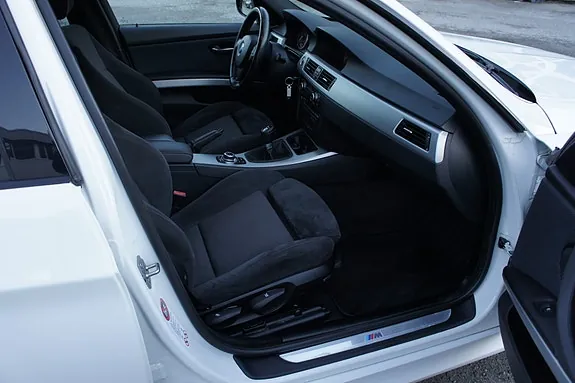 BMW 318I 2010 photo 5