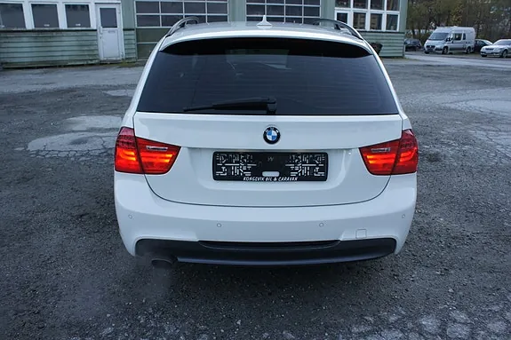 BMW 318I 2010 photo 4