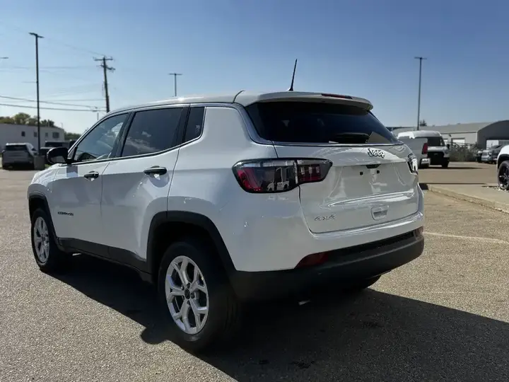 Jeep Compass 2025 photo 4