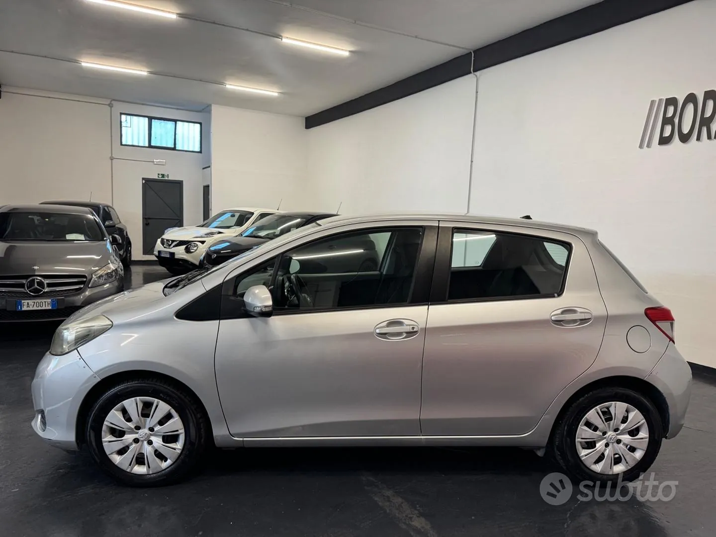Toyota Yaris 2013 photo 2