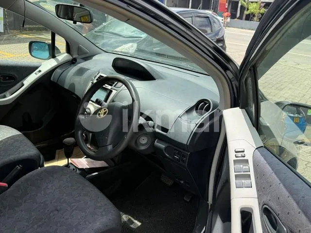Toyota Vitz 2012 photo 2