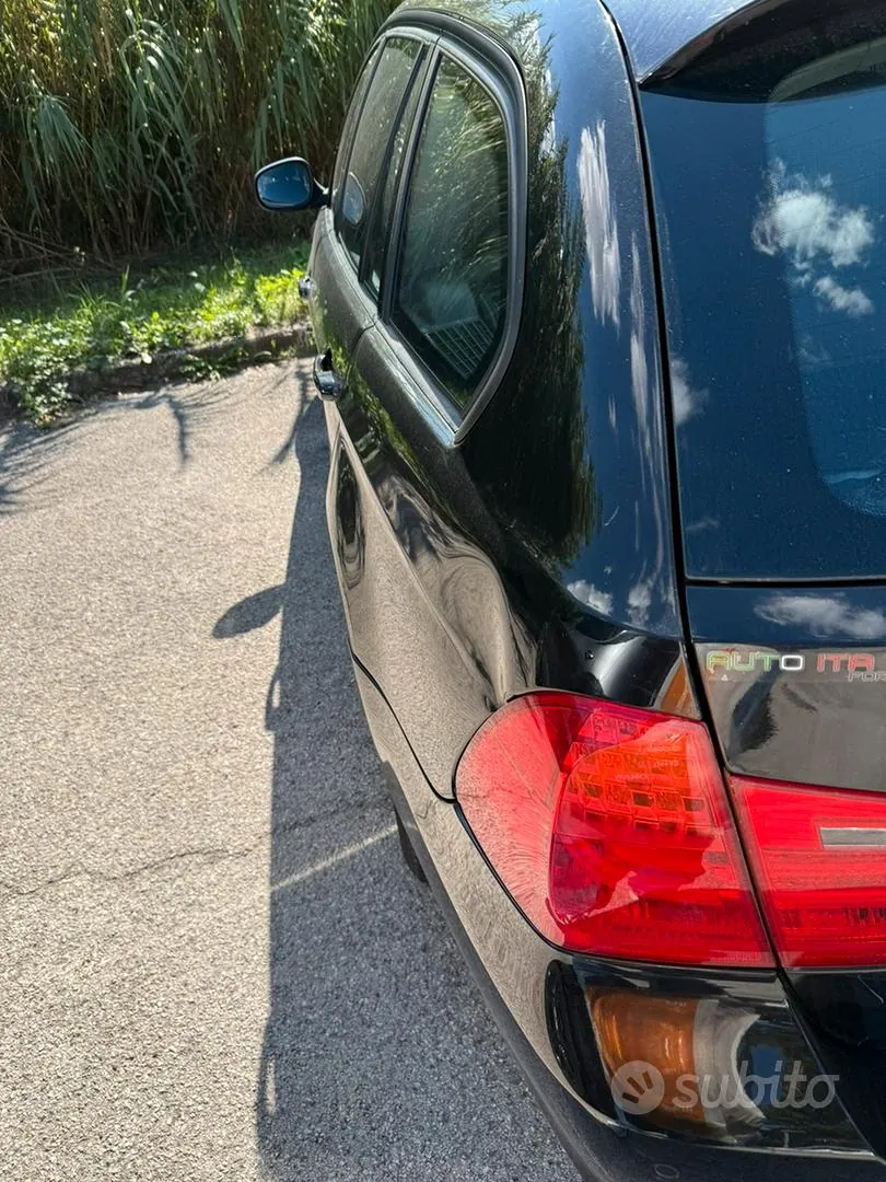 BMW 320 Touring 2009 photo 2