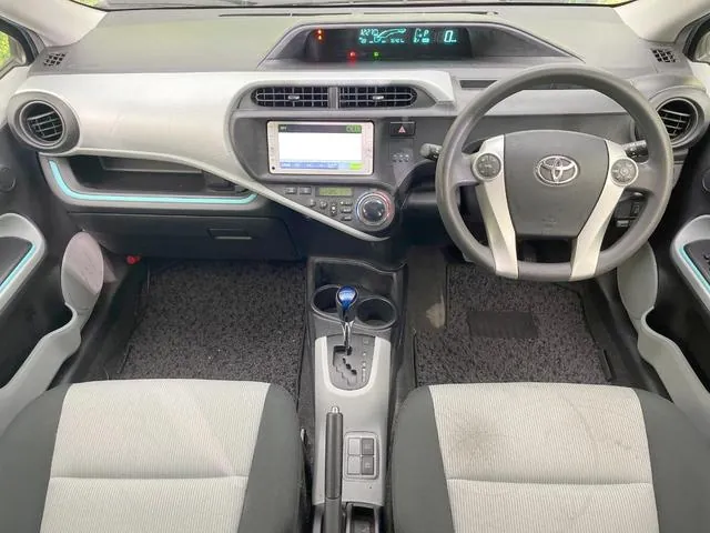 Toyota Aqua 2012 photo 2