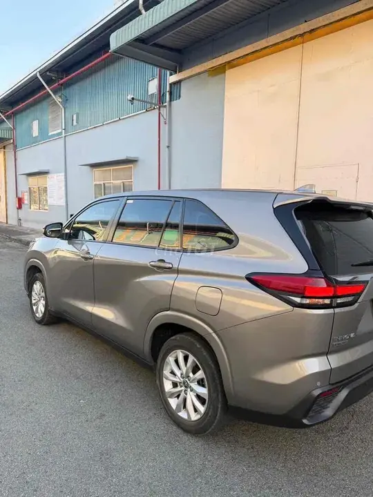 Toyota Innova Cross 2024 photo 3