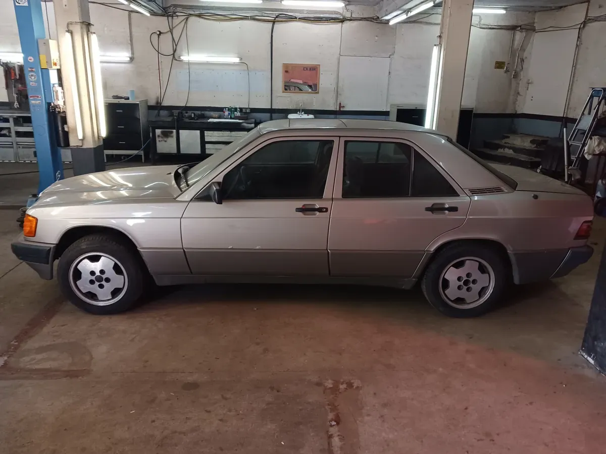 Mercedes-Benz 190 1991 photo 2