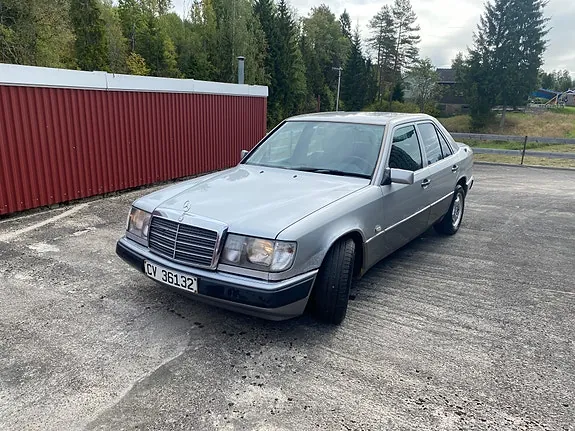 Mercedes-Benz E200 1992 photo 2