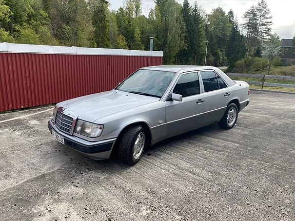 Mercedes-Benz E200