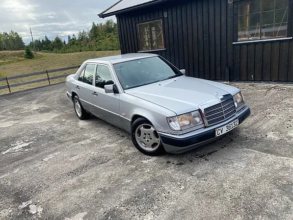 Mercedes-Benz E200 1992 photo 4