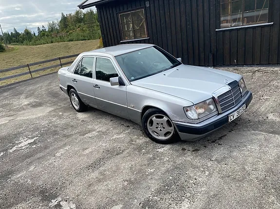 Mercedes-Benz E200 1992 photo 5