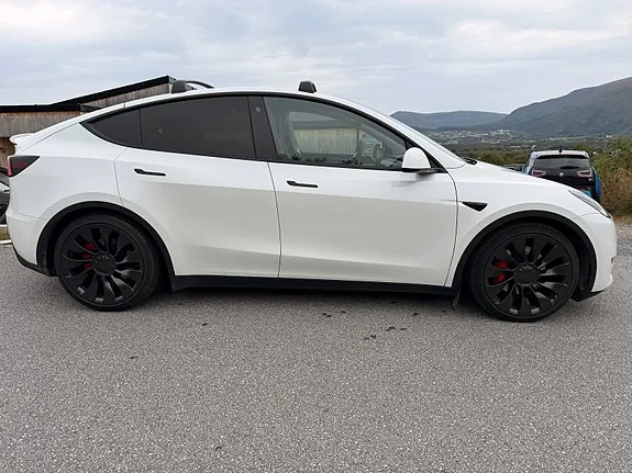 Tesla Model Y 2023 photo 5