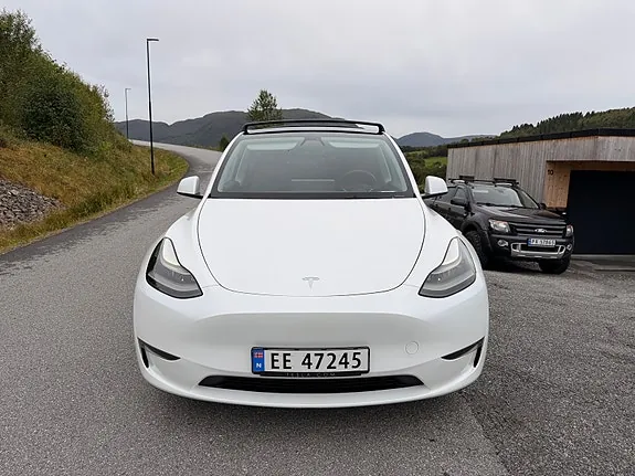 Tesla Model Y 2023 photo 3