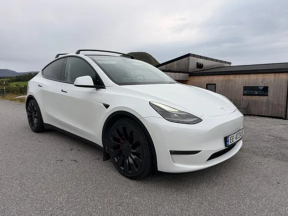 Tesla Model Y 2023 photo 4