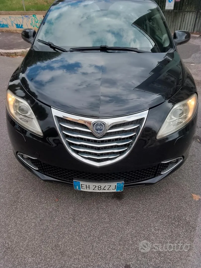 Lancia Ypsilon