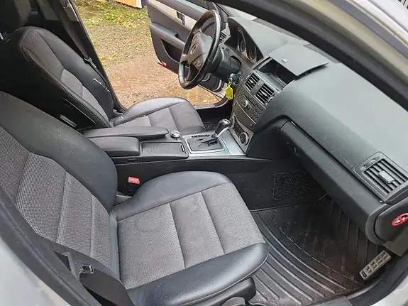 Mercedes-Benz C 220 2011 photo 3