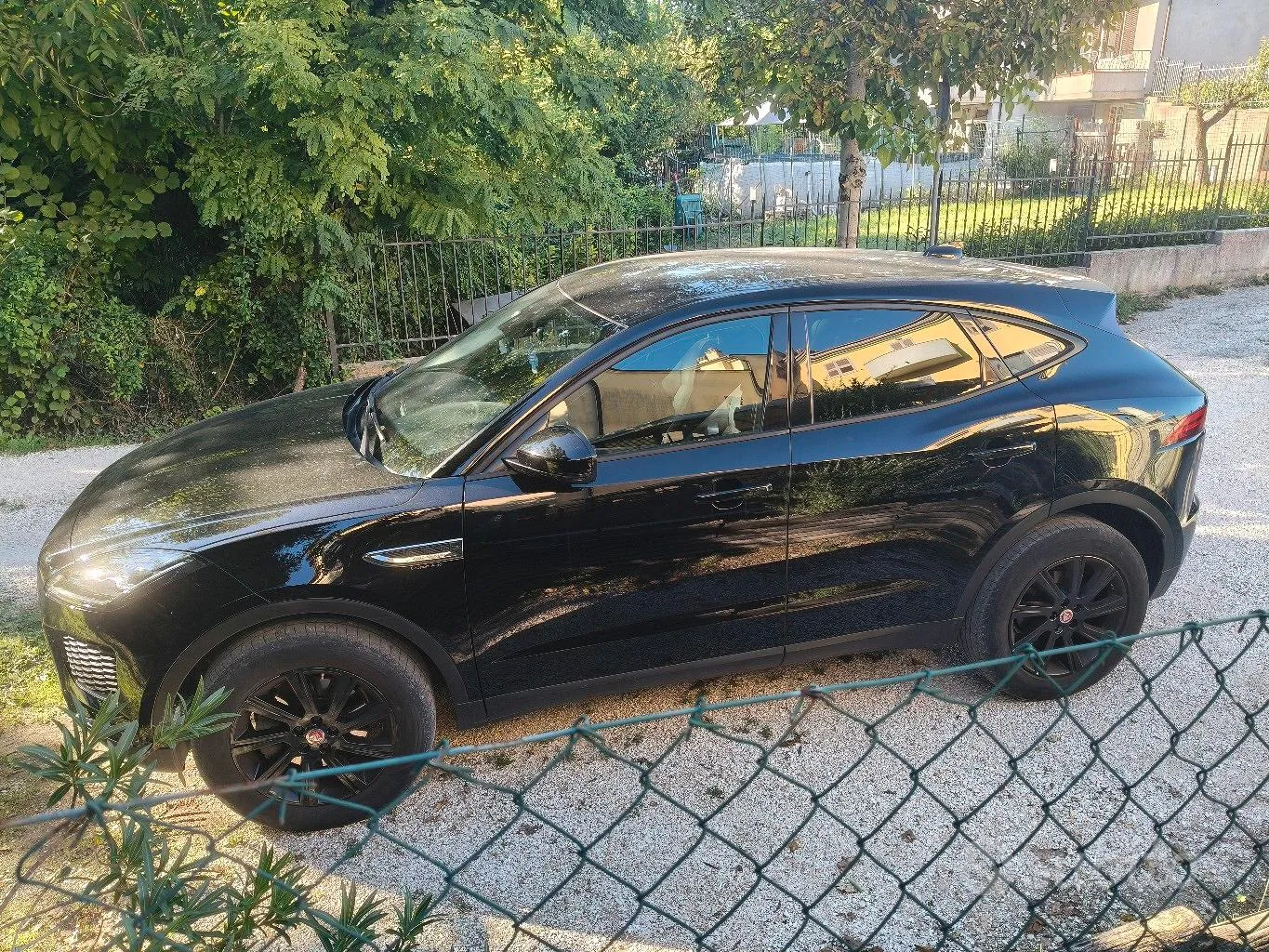 Jaguar E-Pace 2018 photo 2