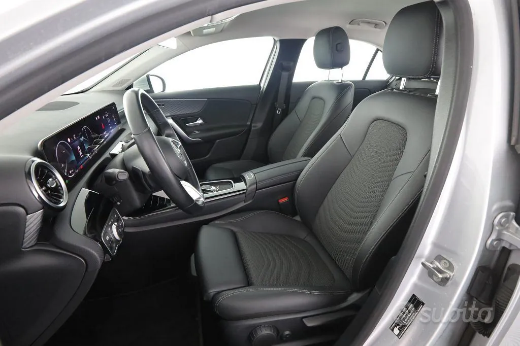 Mercedes-Benz A180 2023 photo 2