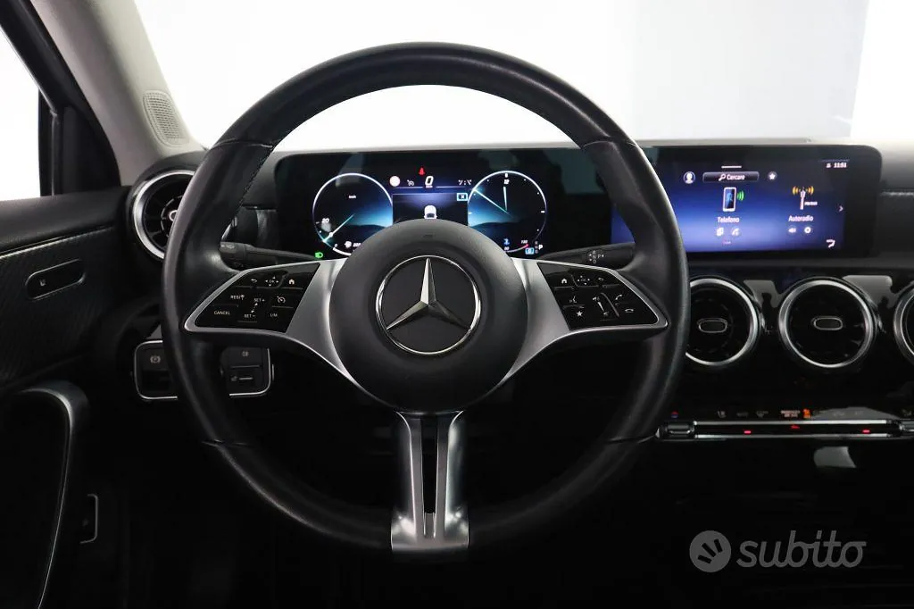 Mercedes-Benz A180 2023 photo 5