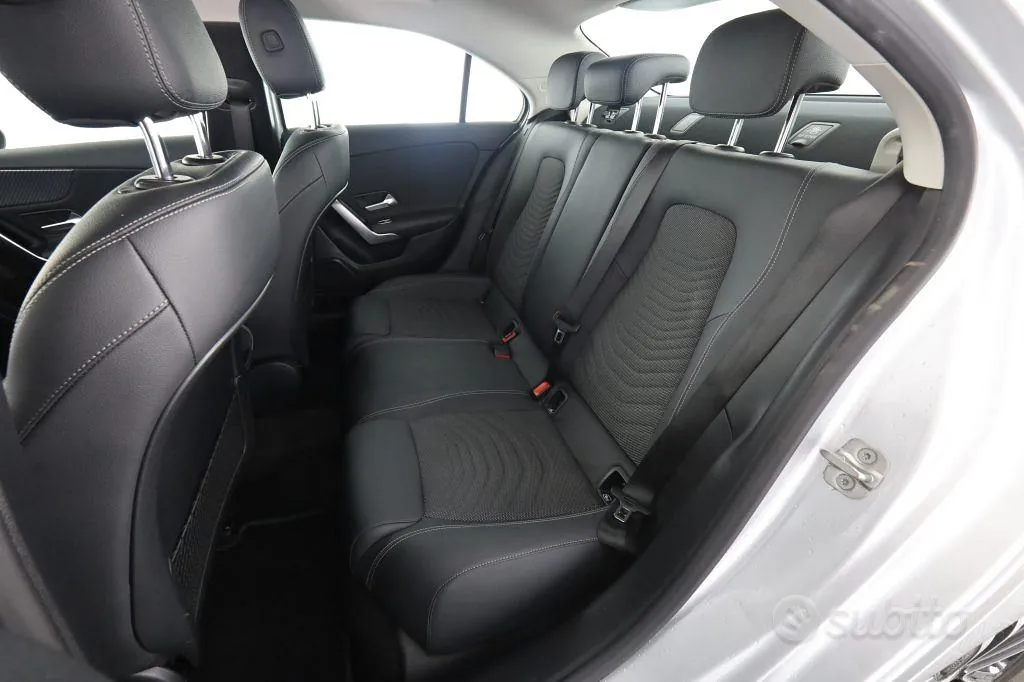 Mercedes-Benz A180 2023 photo 3