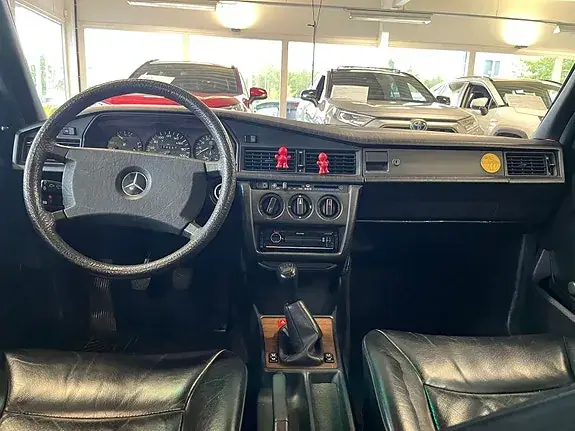 Mercedes-Benz 190 E 1990 photo 5