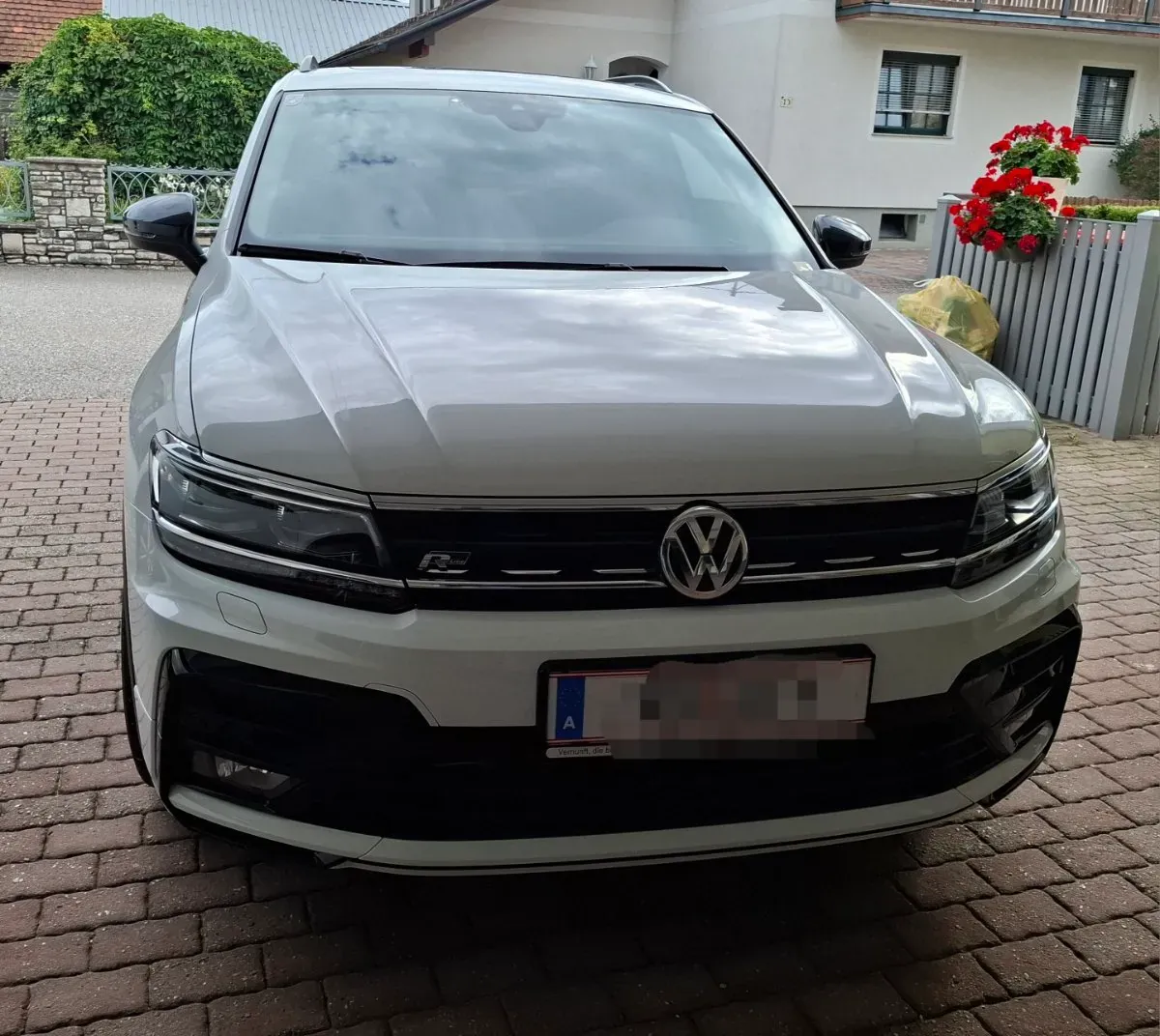 Volkswagen Tiguan 2018 photo 2